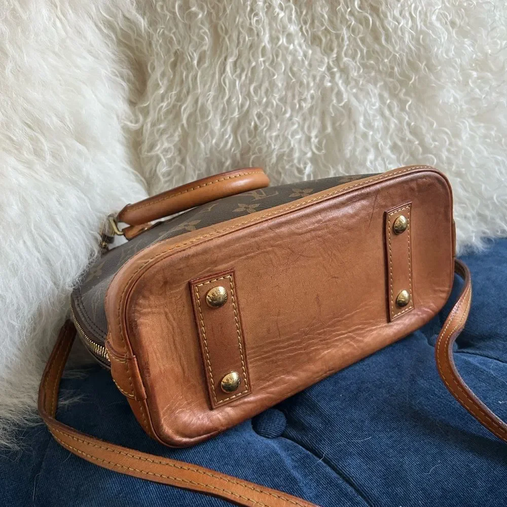 Louis Vuitton Alma bb leather handbag